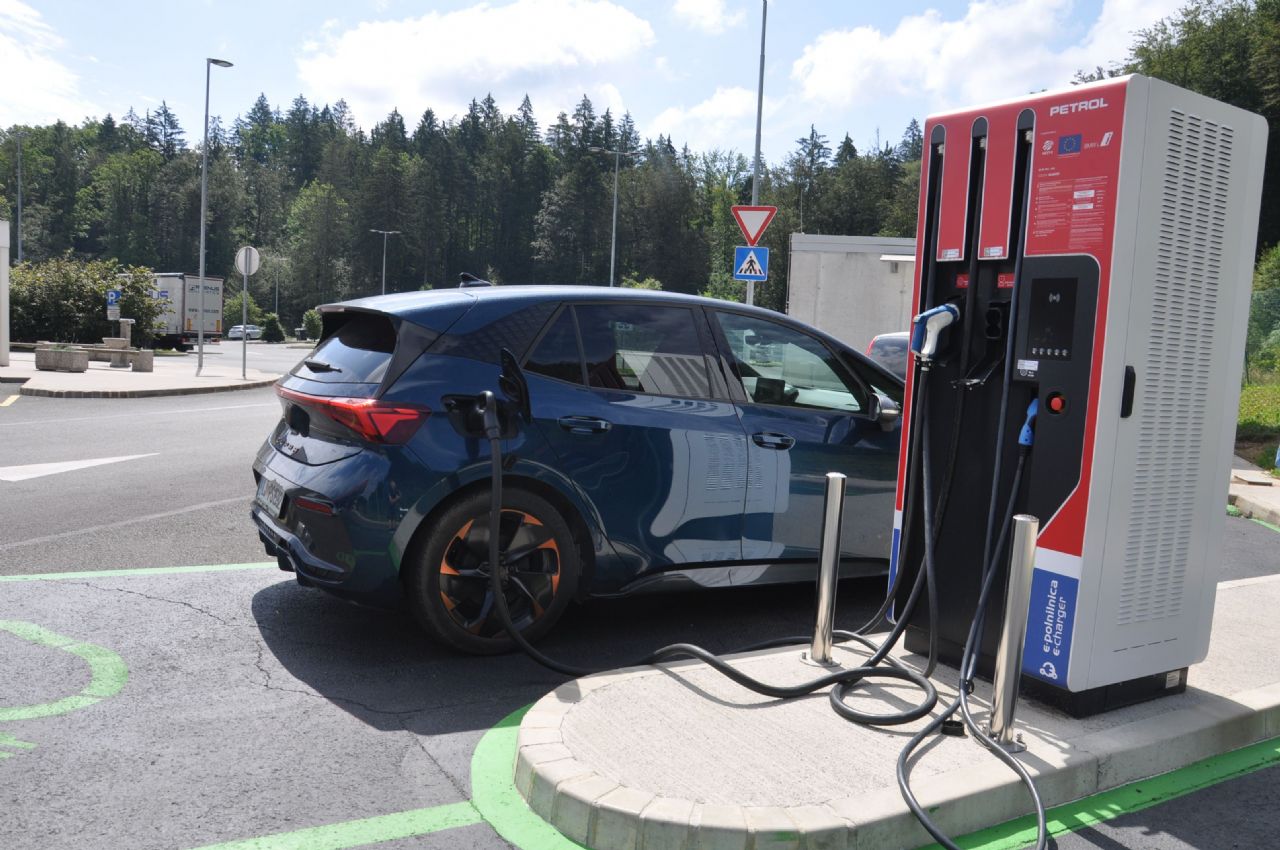 Ista osnova, druga znamka in drugačen pristop Ista osnova, druga znamka in drugačen pristop