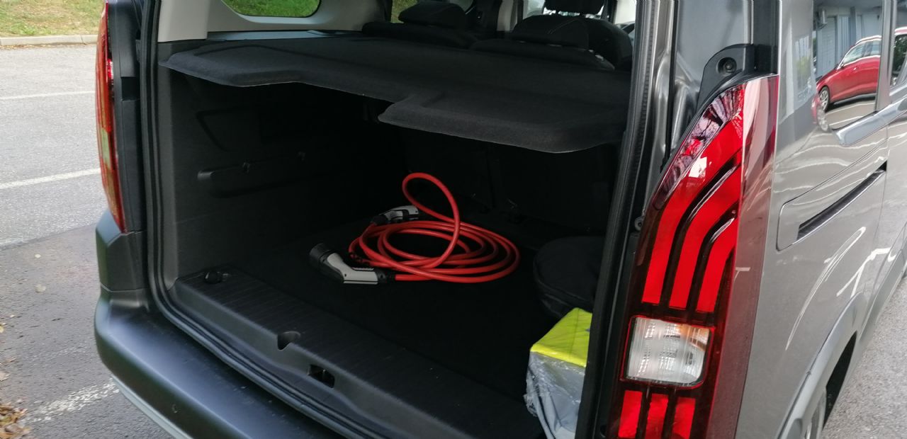 Električni kombi z ogromno prostora Električni kombi z ogromno prostora