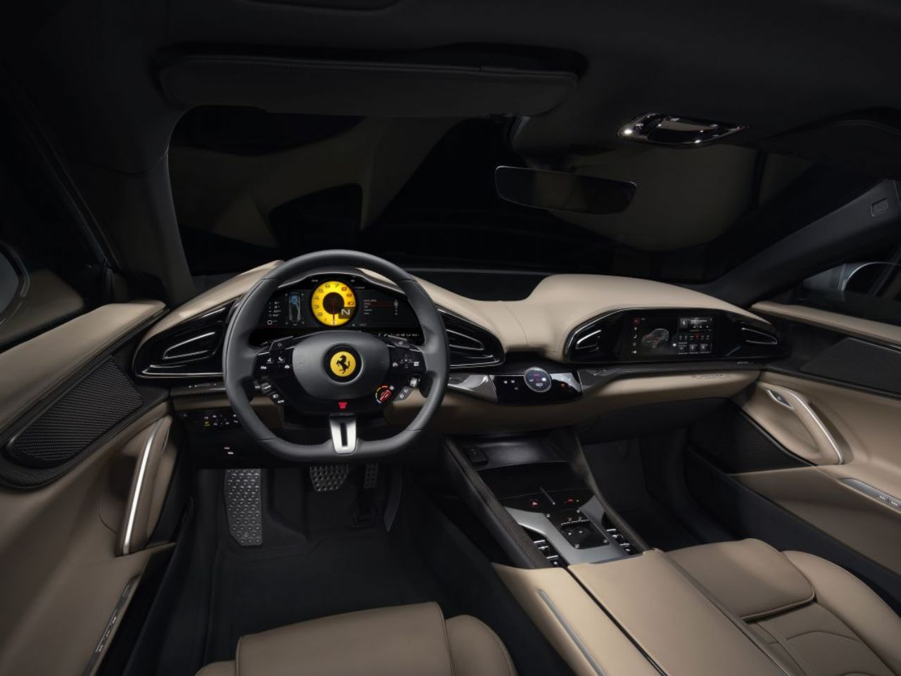 Čistokrvni Ferrarijev SUV z V12