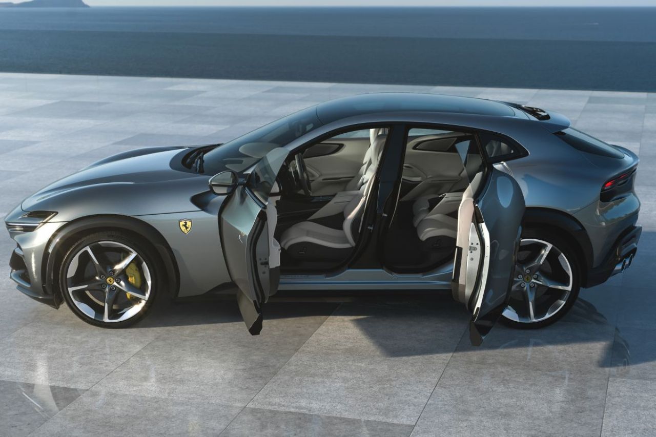 Čistokrvni Ferrarijev SUV z V12