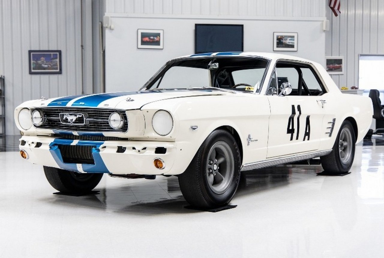 Mustang, predelan za dirke.