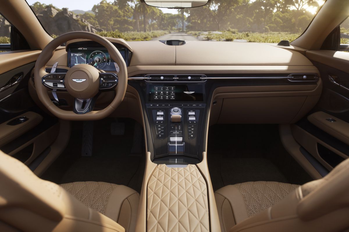 Aston, streha in Martin