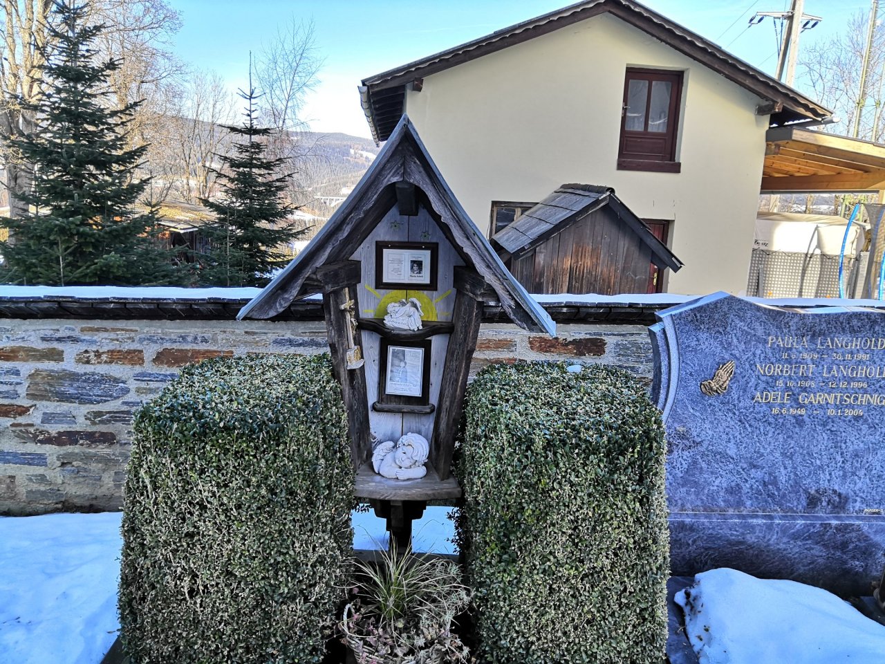 K Oskarjevcu na sosednjo Koroško