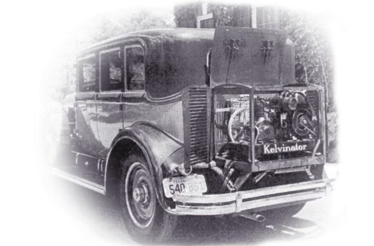 Cadillac je 1930 na zadek avtomobila poskusno namestil kar Kelvinatrorjev hladilnik. 