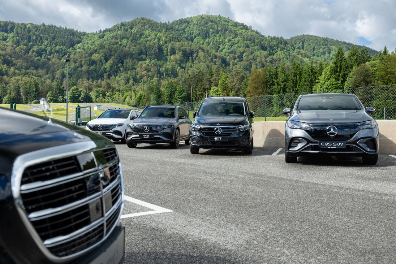 Več kot 350 gostov, a eden izmed njih je bil prava zvezda