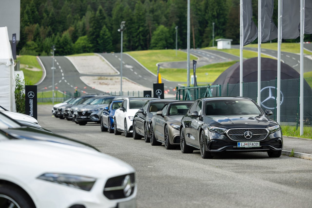 Več kot 350 gostov, a eden izmed njih je bil prava zvezda