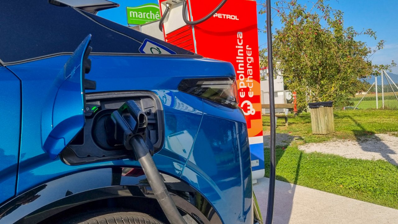 Prepričljivo nad električne izzive