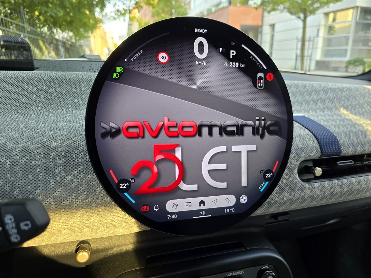 Minijev dirkalnik na elektriko