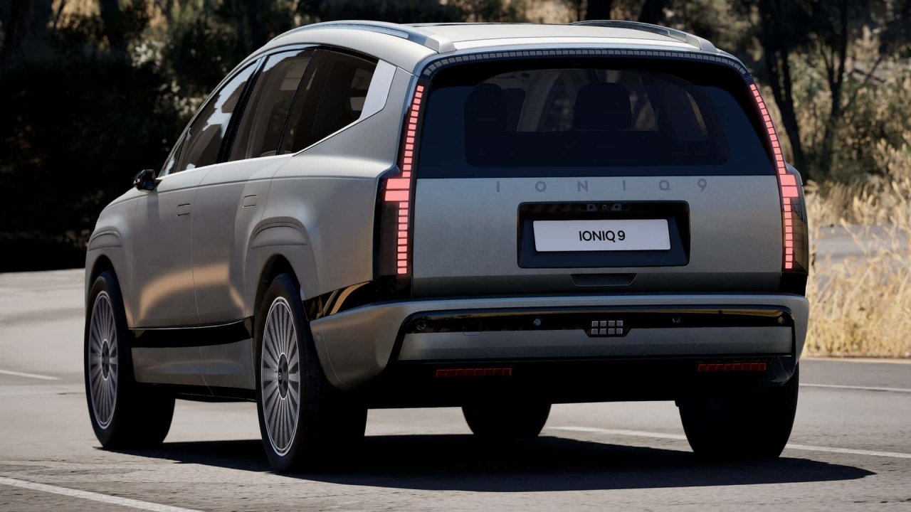 Petmetrski električni sedemsedežni potovalnik 