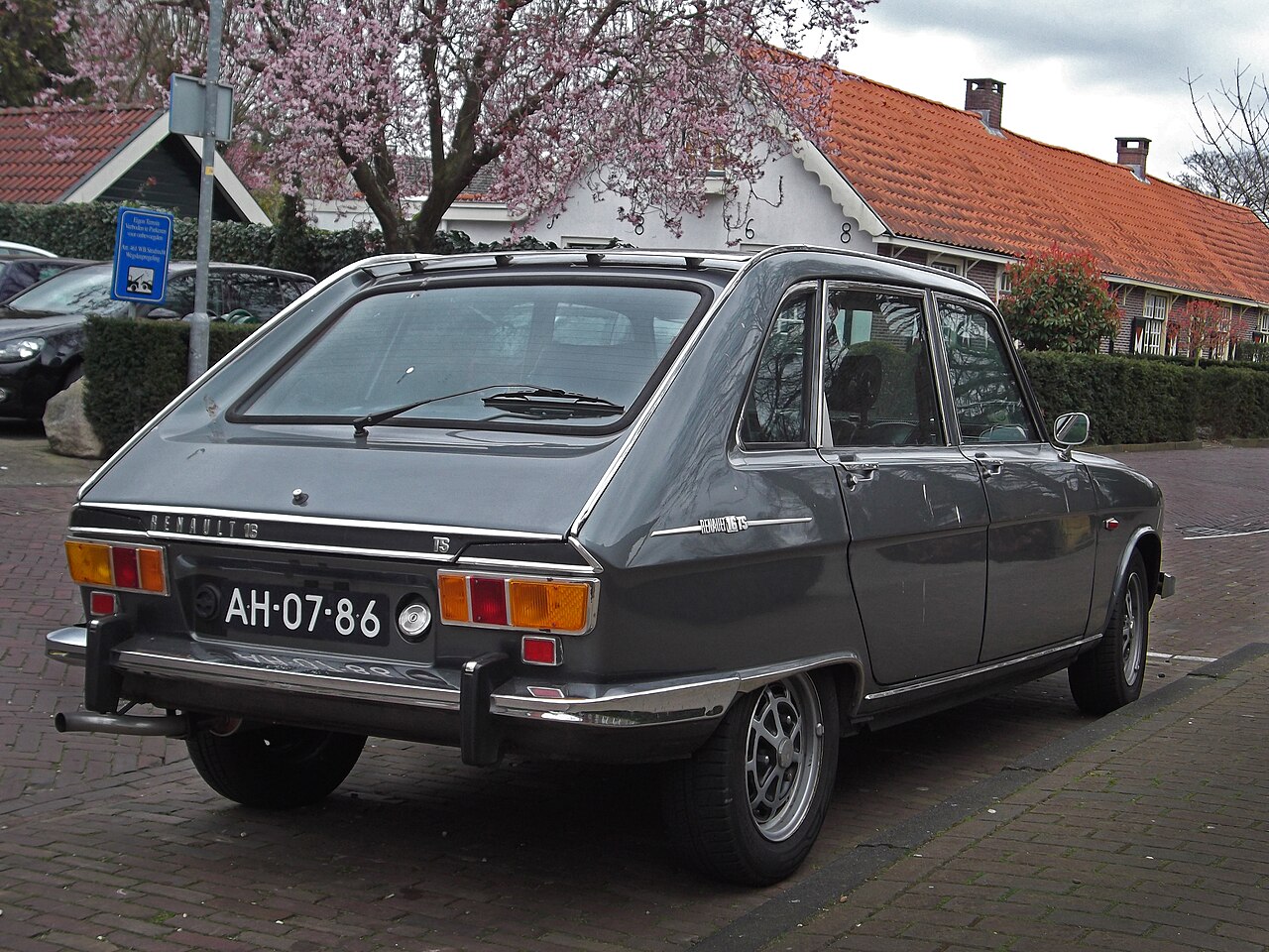 Šest desetletij revolucionarnega družinskega Renaulta