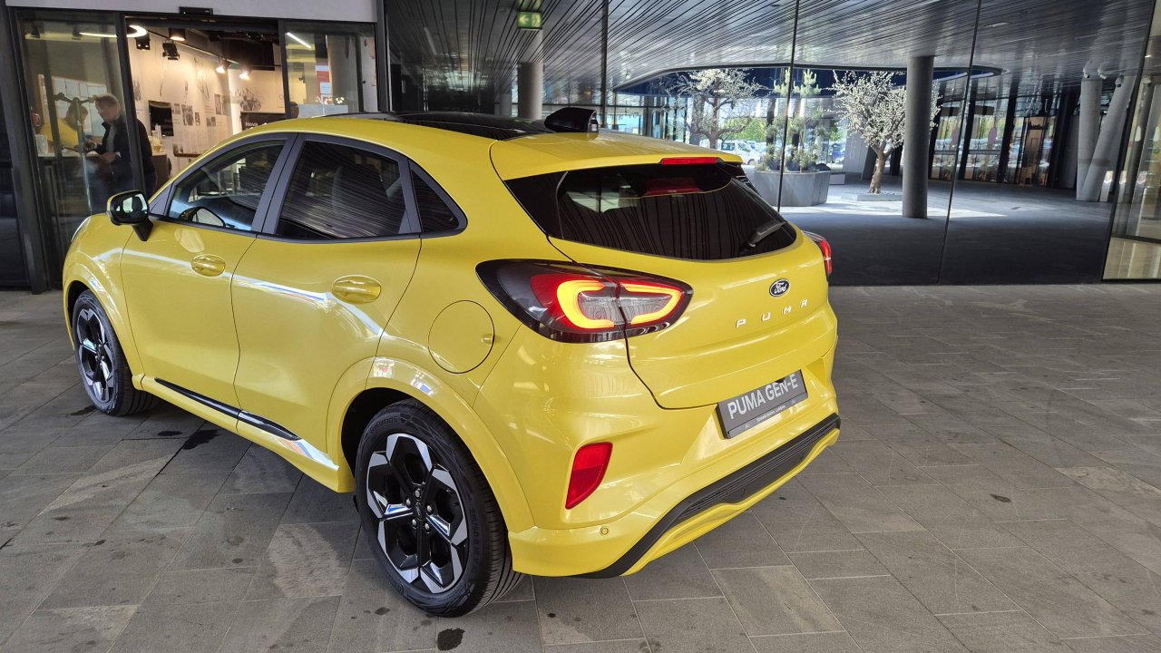 Električna je cenejša od hibridno gnane