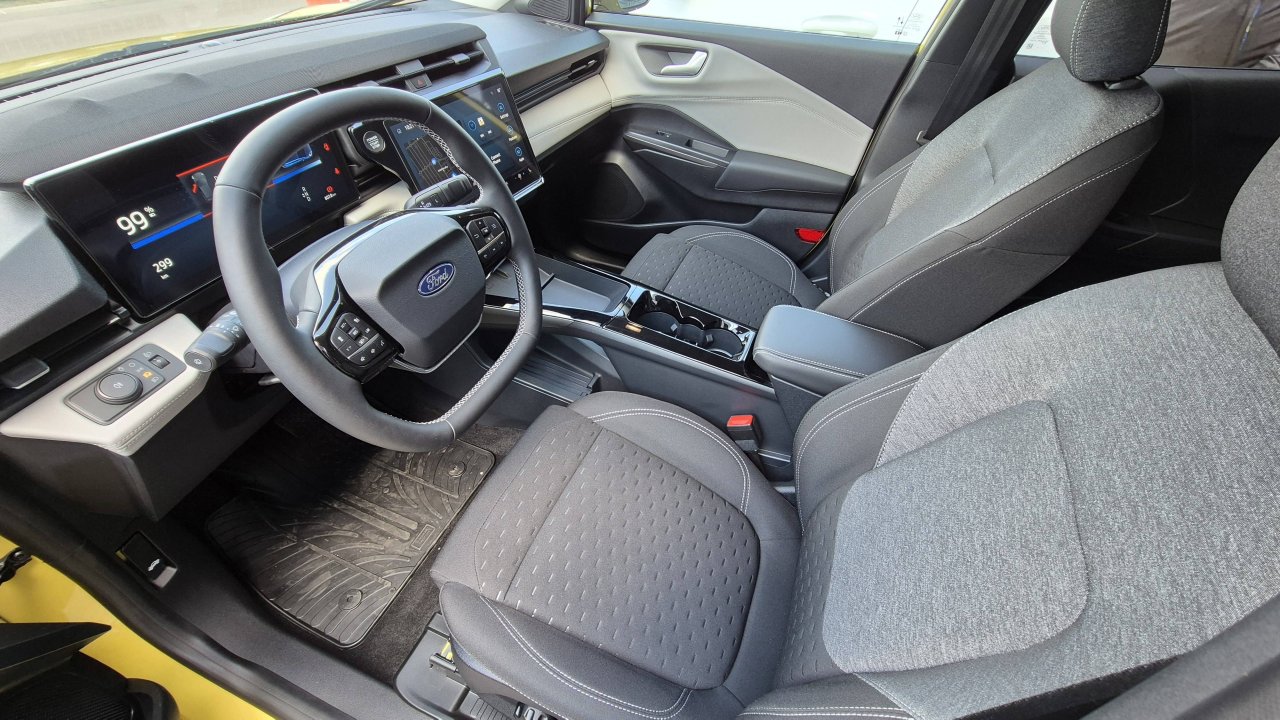 Električna je cenejša od hibridno gnane