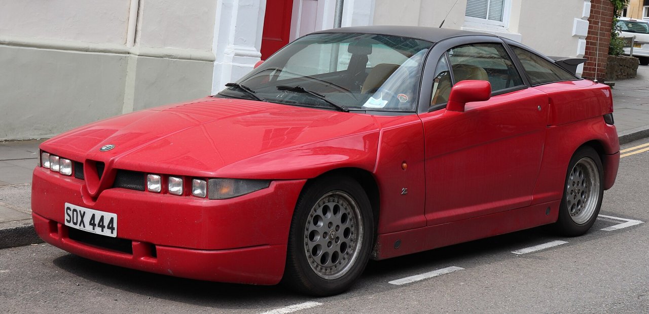 Alfa Romeo SZ (Sprint Zagato) iz začetka devetdesetih, karoserija iz fiberglasa na šasiji Alfe 75.