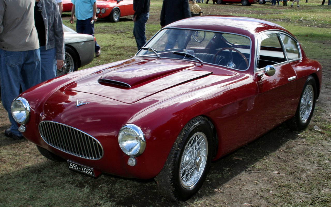 Mali Fiatov kupe 8V Zagato z V8 motorčkom.