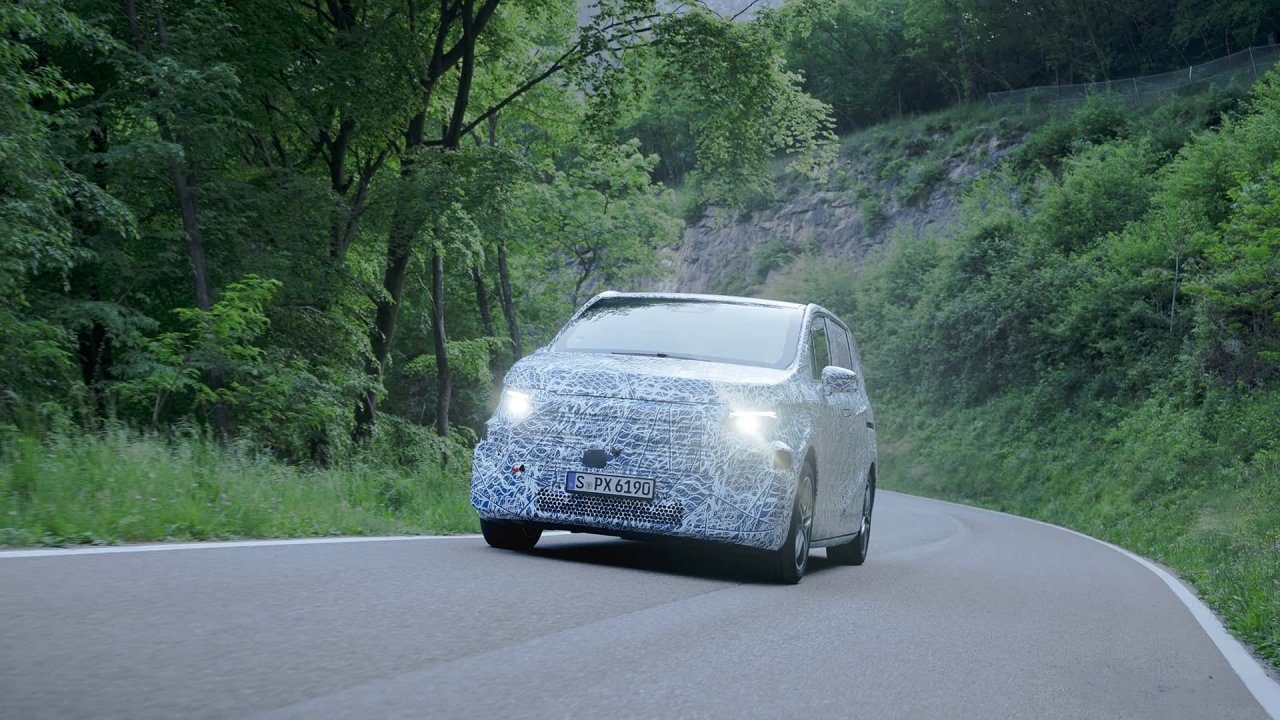 Z električnim kombijem na več kot 1000 kilometrov dolgo pot Z električnim kombijem na več kot 1000 kilometrov dolgo pot