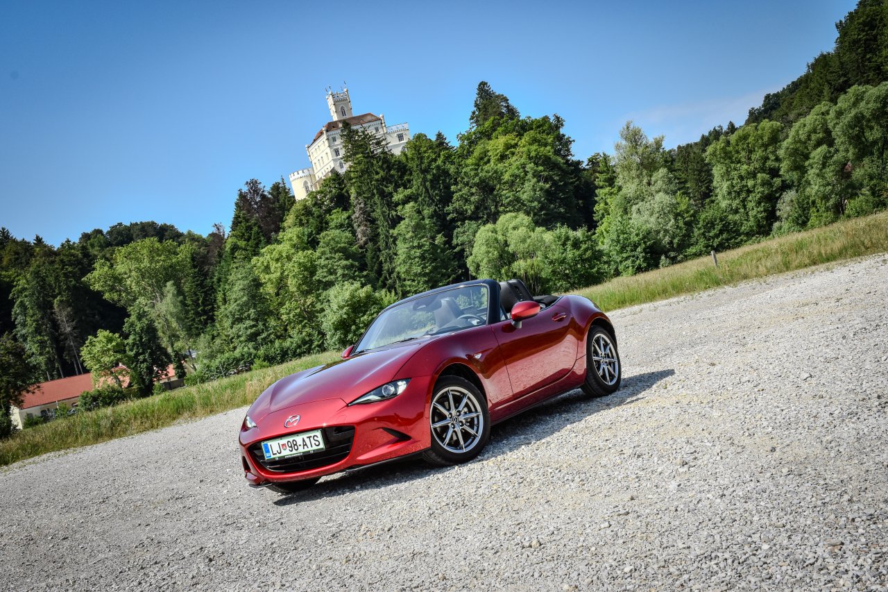 Izlet z Mazdo MX-5 do gradu Trakošćan je bil popolna kombinacija užitka v vožnji, odkrivanja naravnih lepot in spoznavanja bogate zgodovine. 