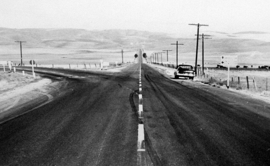 Turnupseedov pogled, ko je zavijal levo.