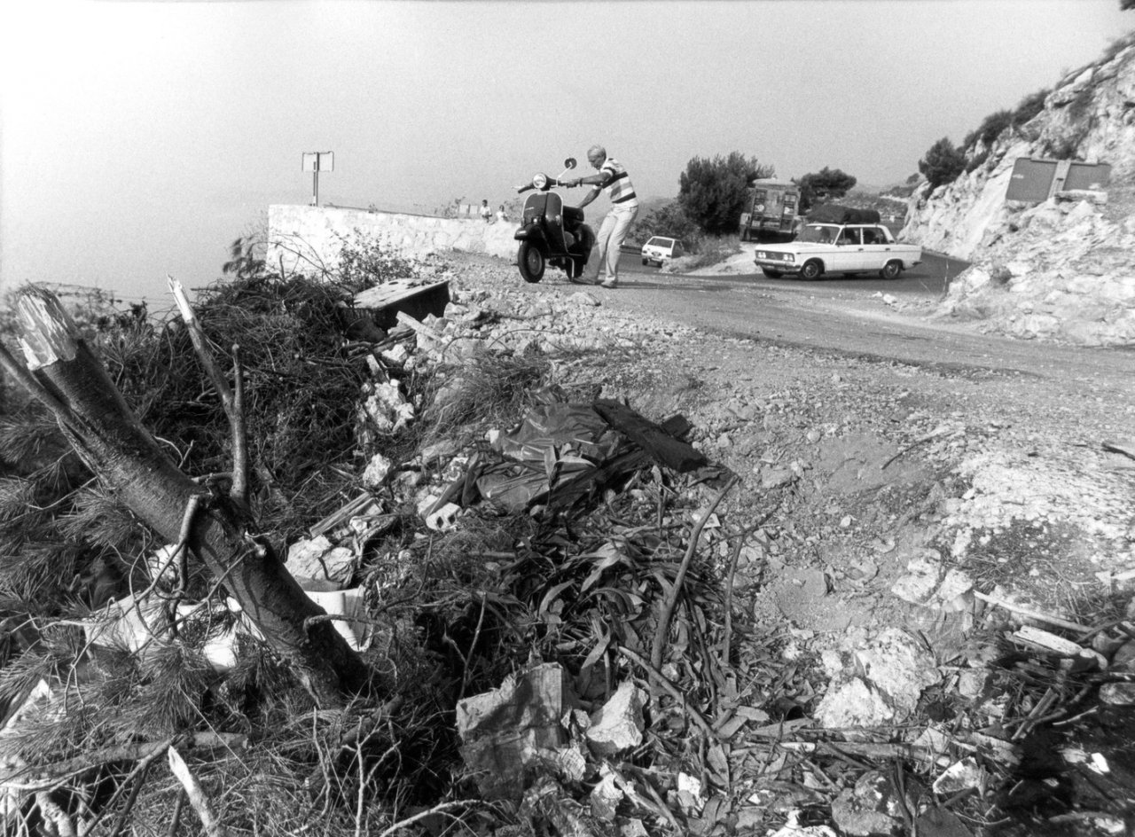 Knjeginja Grace Kelly je na eni od serpentin proti Monaku zapeljala naravnost in s ceste. TIk pred tem je doživela možgansko kap. Umrla je naslednji dan v bolnišnici.