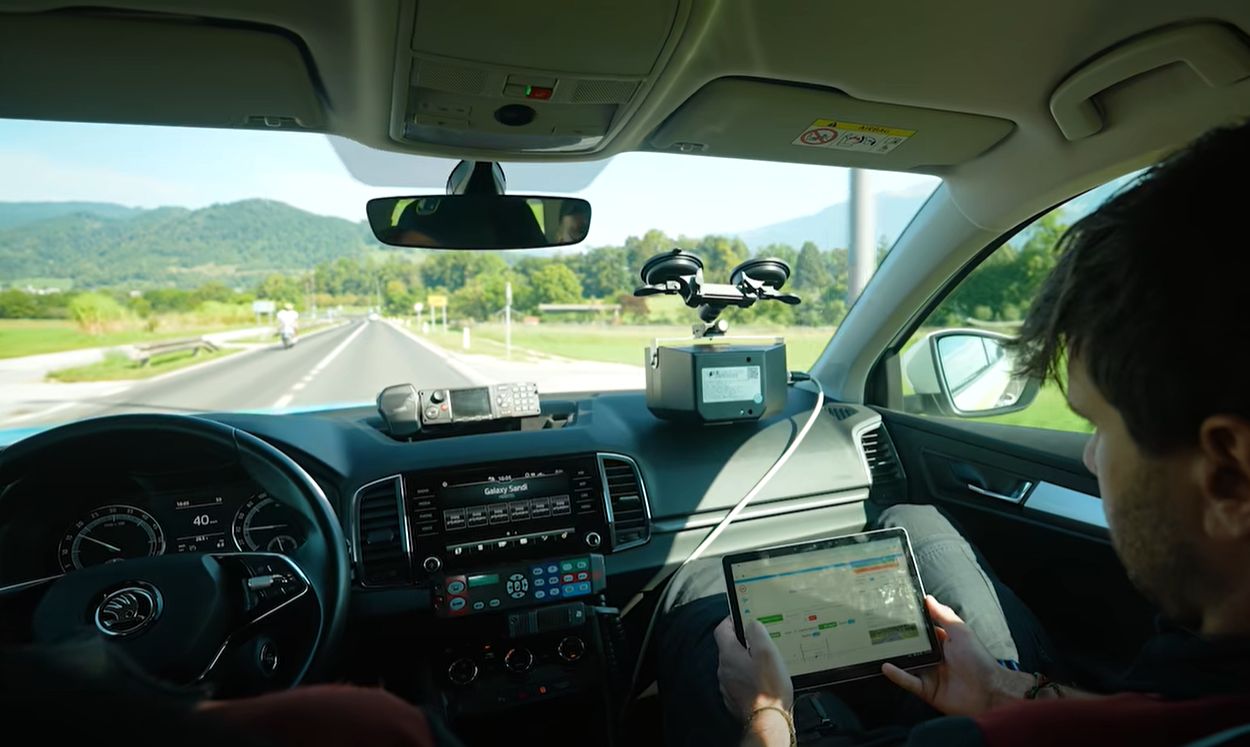 Mobilni merilnik hitrosti za blejske mestne redarje 