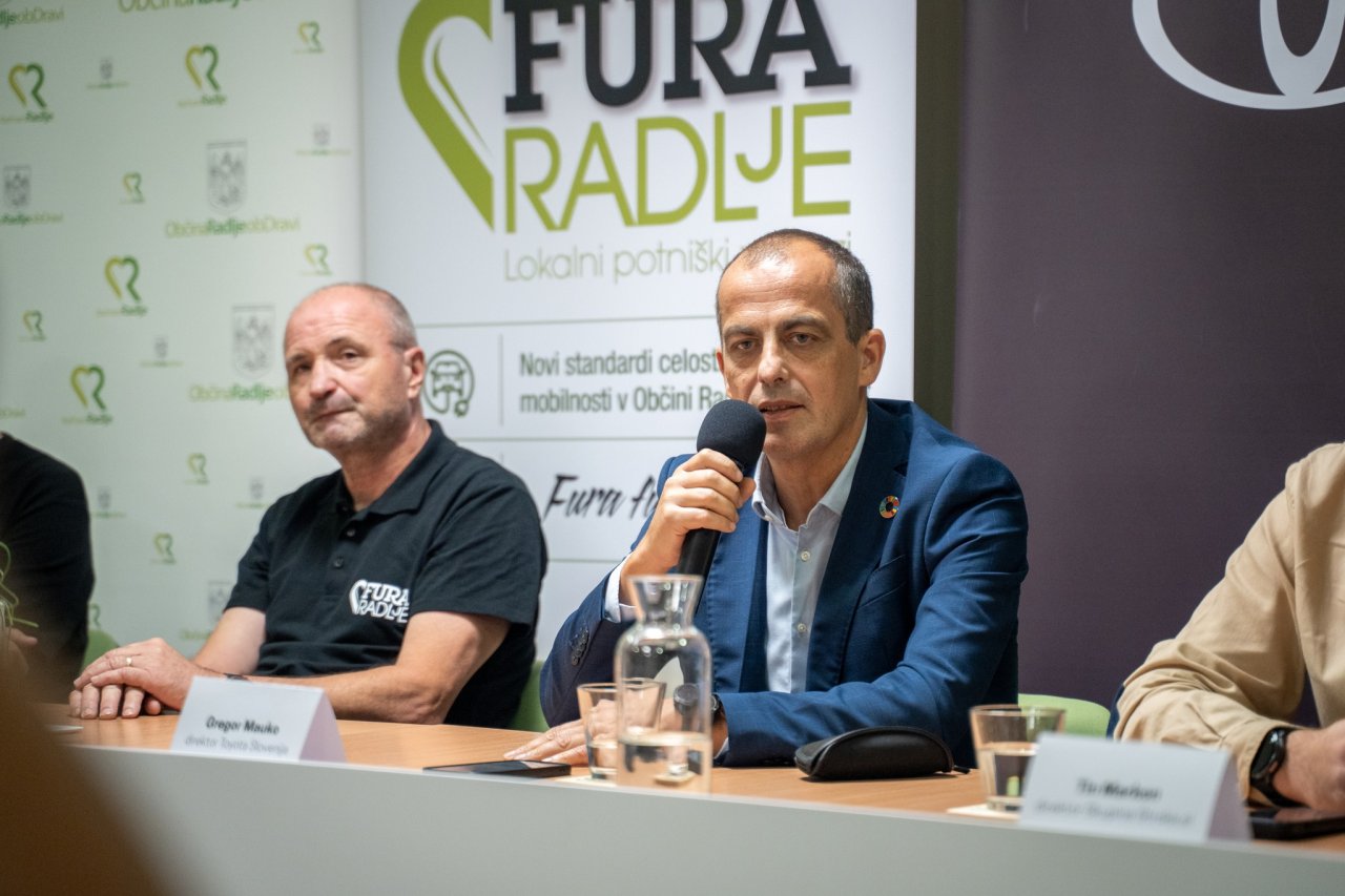 Odpovedali so se avtobusom in jih zamenjali za električne kombije Odpovedali so se avtobusom in jih zamenjali za električne kombije