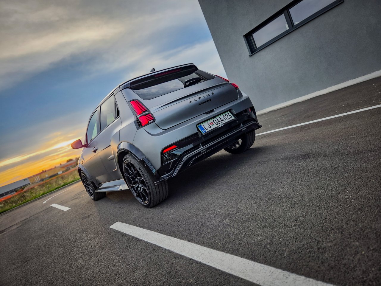 Užitek v vožnji pod visoko napetostjo