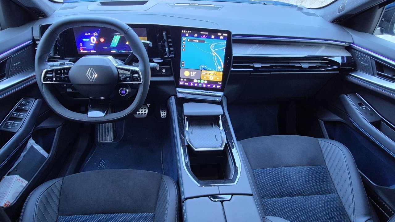 Vgrajene ima kar štiri motorje