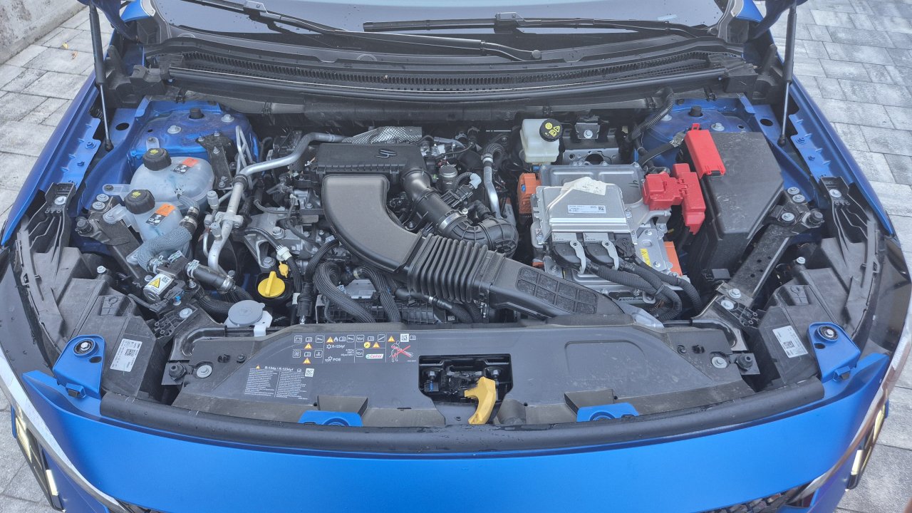 Vgrajene ima kar štiri motorje