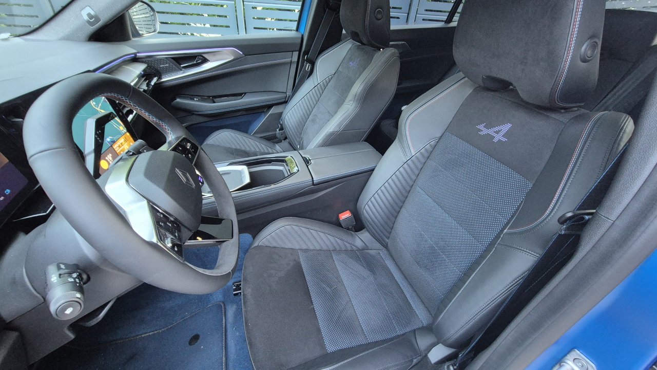 Vgrajene ima kar štiri motorje