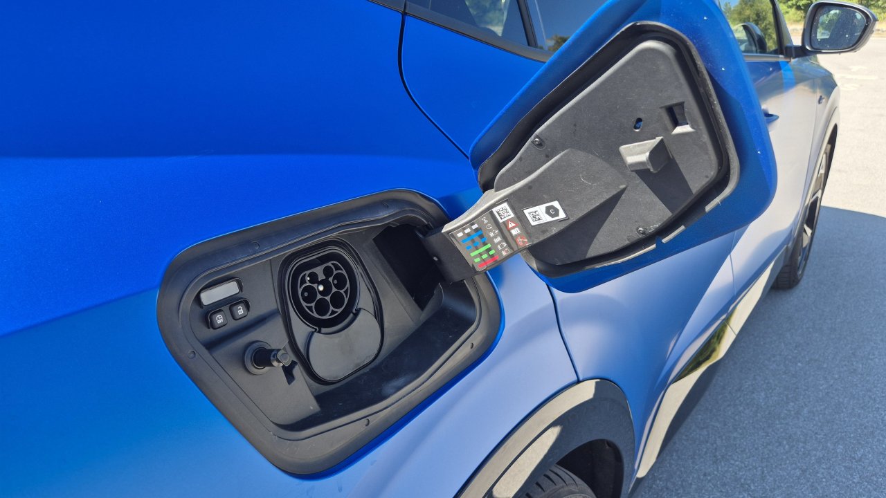 Vgrajene ima kar štiri motorje