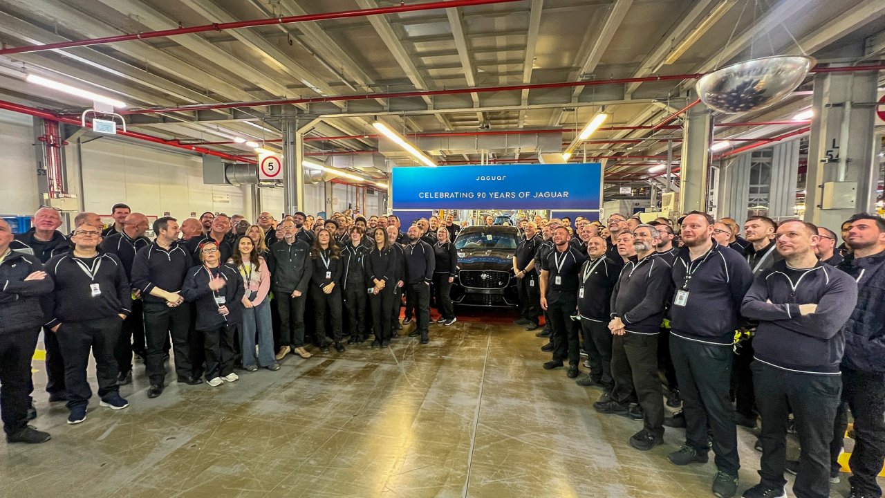 Izdelan zadnji Jaguar z bencinskim motorjem