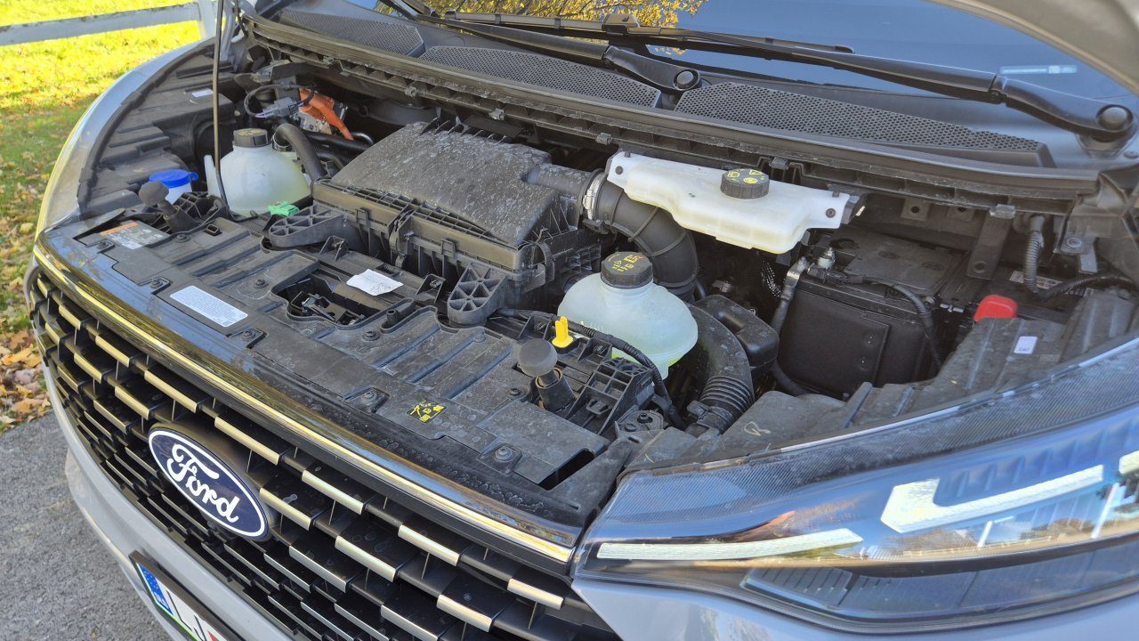 Kako drugačen je potniški kombi z bencinskim motorjem in vtičnico?