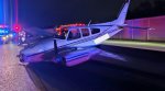 Letalo na Floridi med pristankom trčilo v avto - fotografija 32