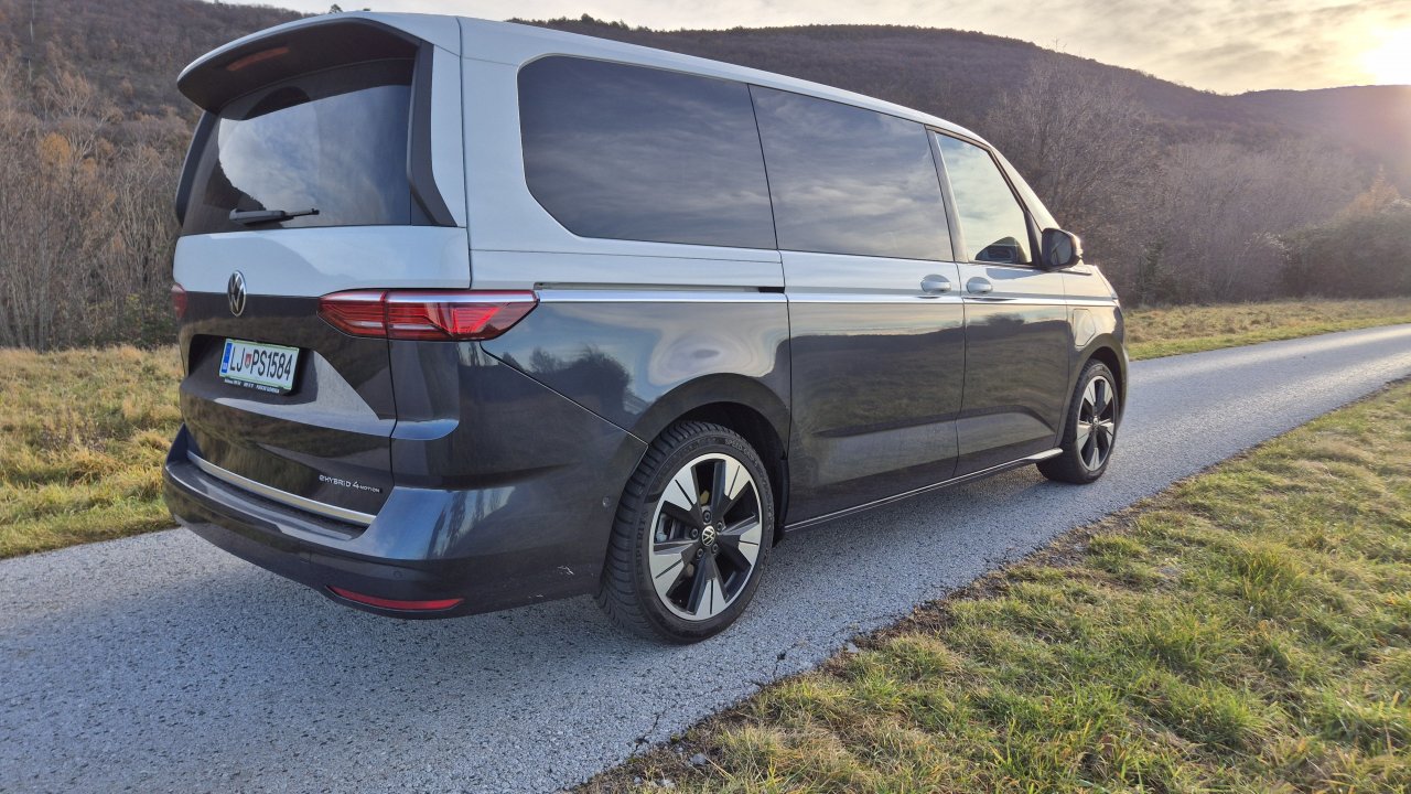 Zadnji kolesni par poganja električni motor Zadnji kolesni par poganja električni motor