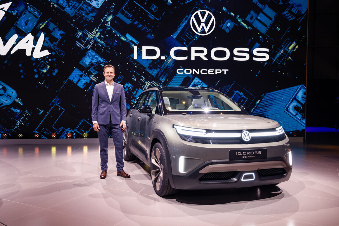 Da bi prihranili milijardo evrov bodo najprej rezali pri vrhu