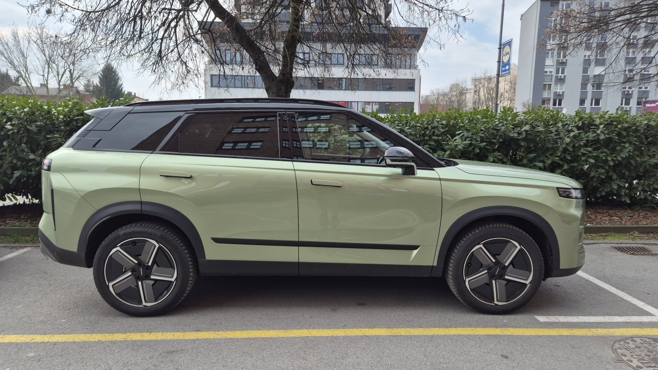 Pol leta po vstopu na trg se je za te odločilo že skoraj 500 kupcev