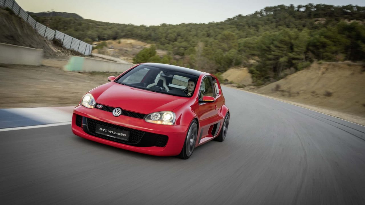 Tisti nori časi, ko so v Golfa vgradili W12 motor