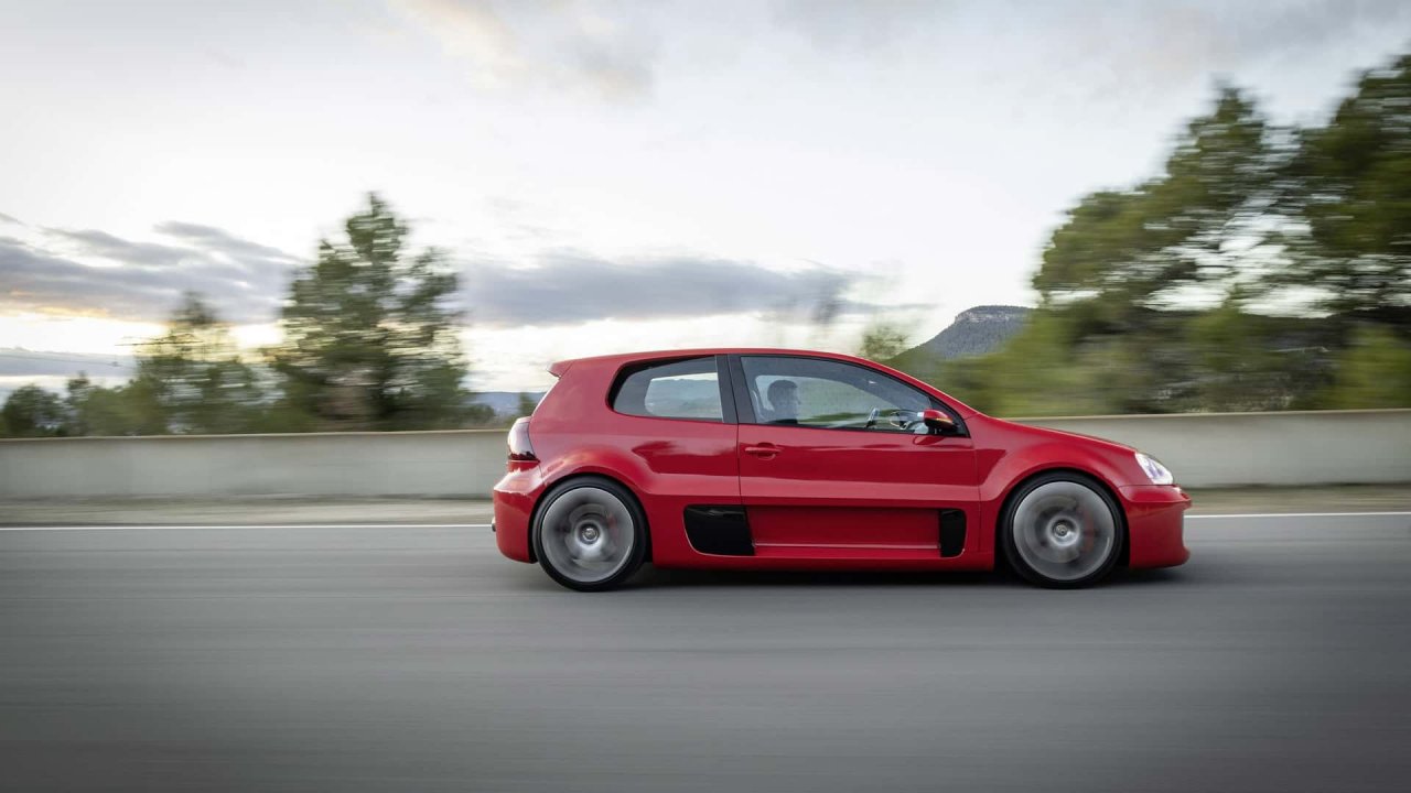 Tisti nori časi, ko so v Golfa vgradili W12 motor