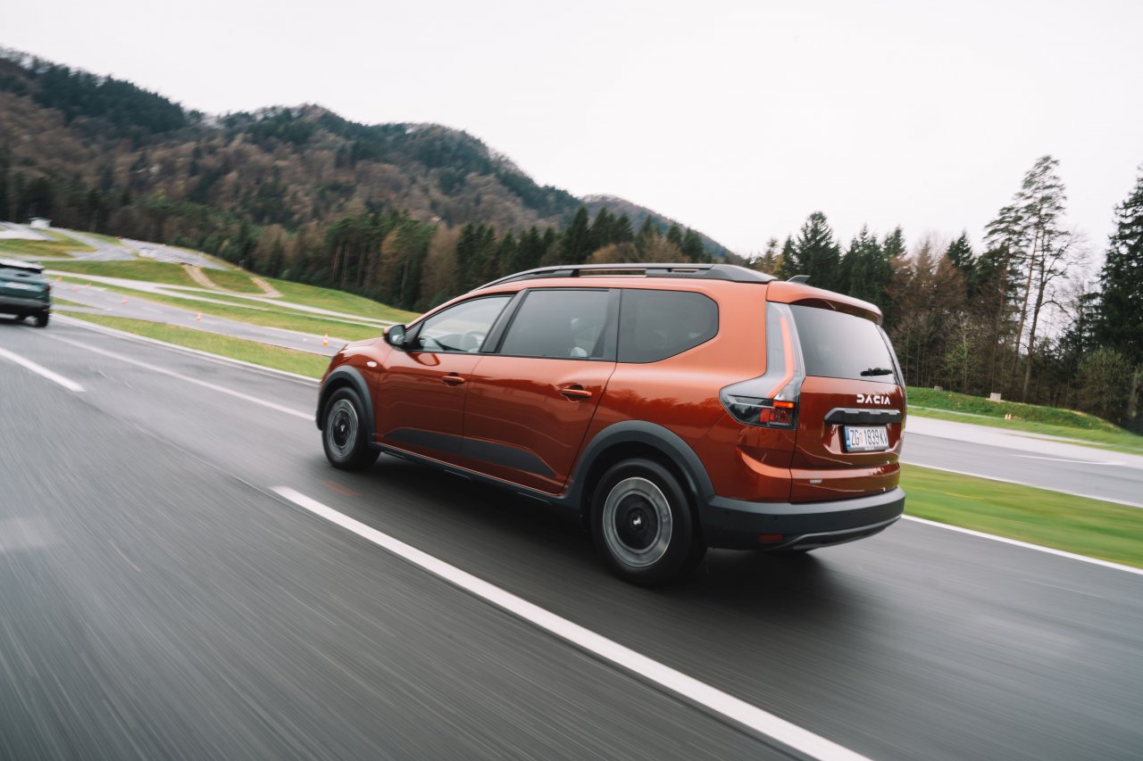 Dacia ima veliko novega, prvič od blizu tudi električni malček 
