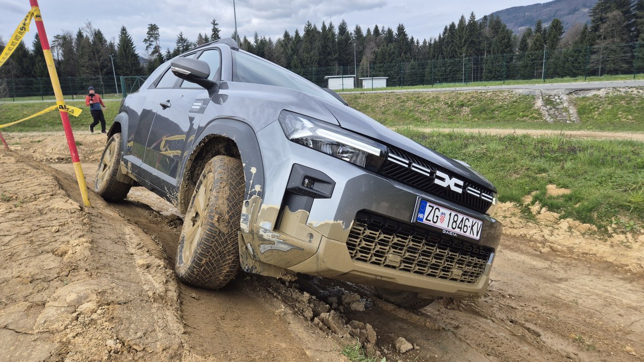 Dacia ima veliko novega, prvič od blizu tudi električni malček 