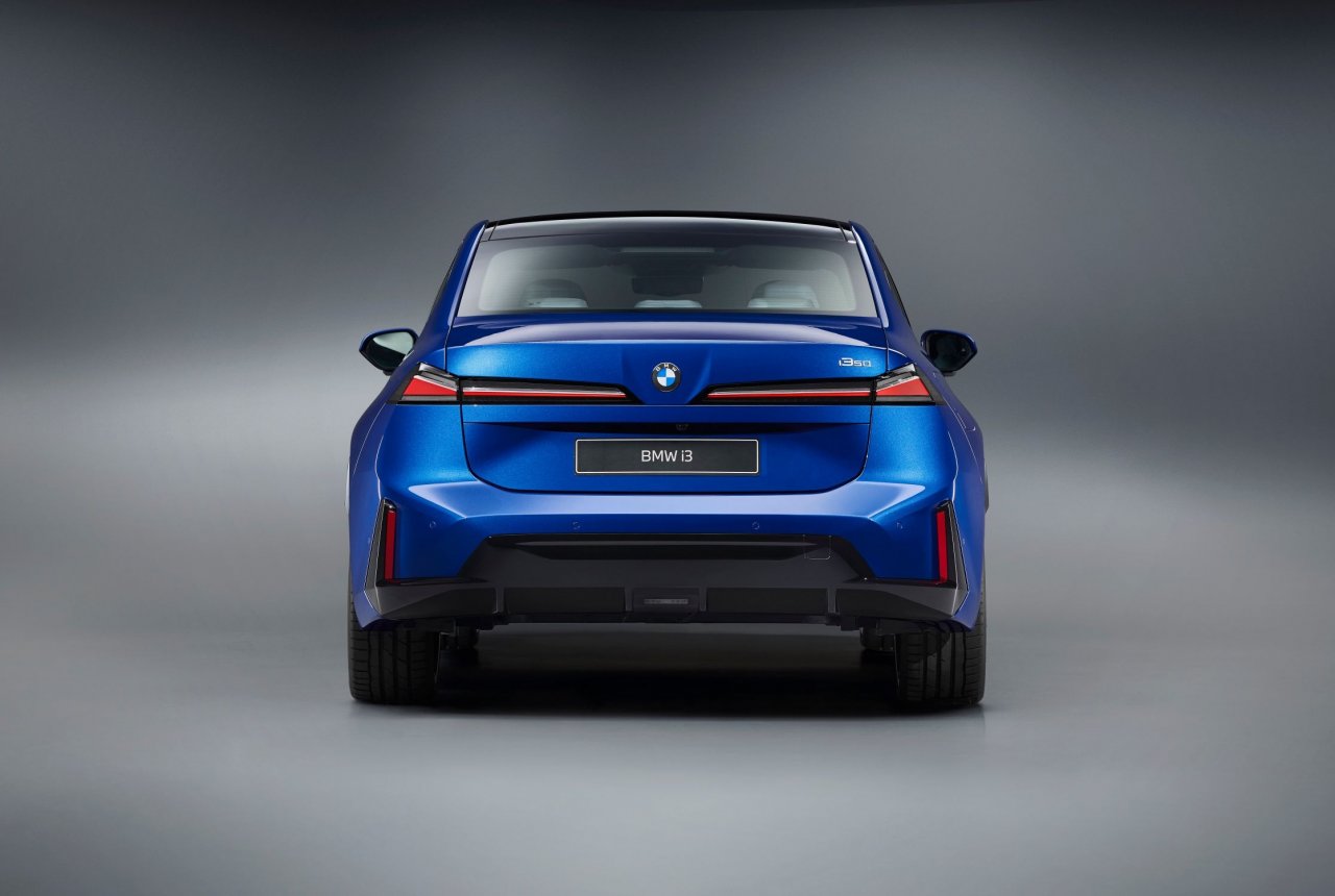BMW i3 prinaša revolucijo Serije 3 z dosegom do 900 kilometrov