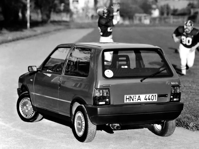 Fiat Uno Turbo i.e.: mali Italijan, ki je v 80. letih presenetil Evropo Fiat Uno Turbo i.e.: mali Italijan, ki je v 80. letih presenetil Evropo