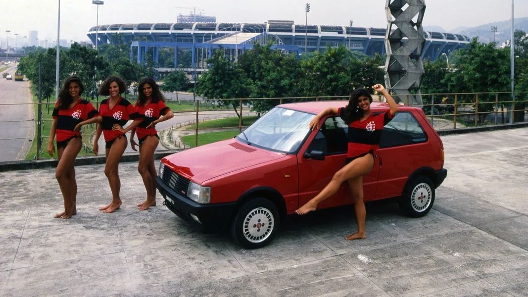 Fiat Uno Turbo i.e.: mali Italijan, ki je v 80. letih presenetil Evropo Fiat Uno Turbo i.e.: mali Italijan, ki je v 80. letih presenetil Evropo