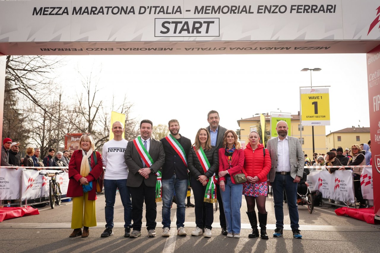 Memorial Enzo Ferrari privabil 15.000 tekačev