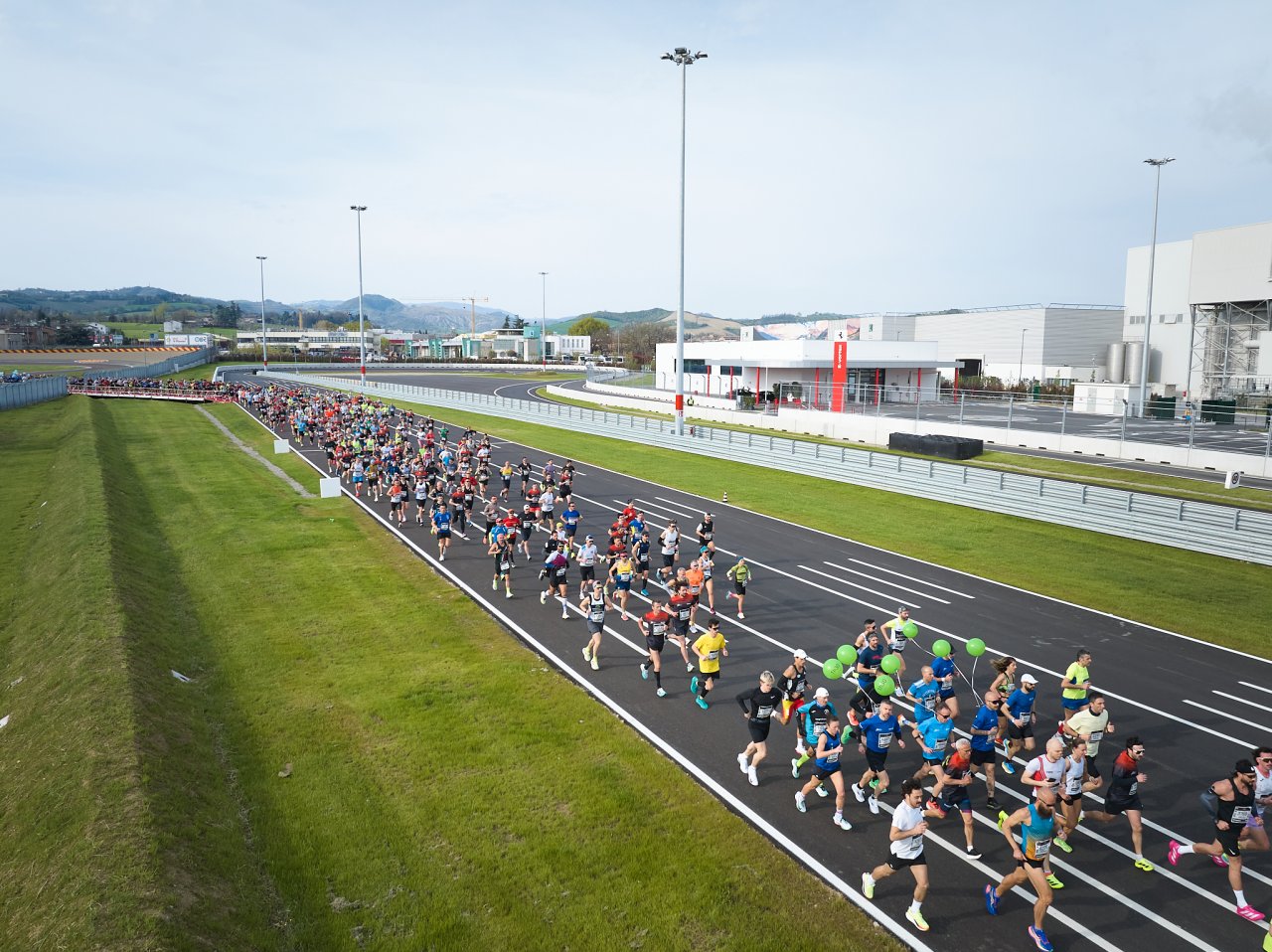 Memorial Enzo Ferrari privabil 15.000 tekačev