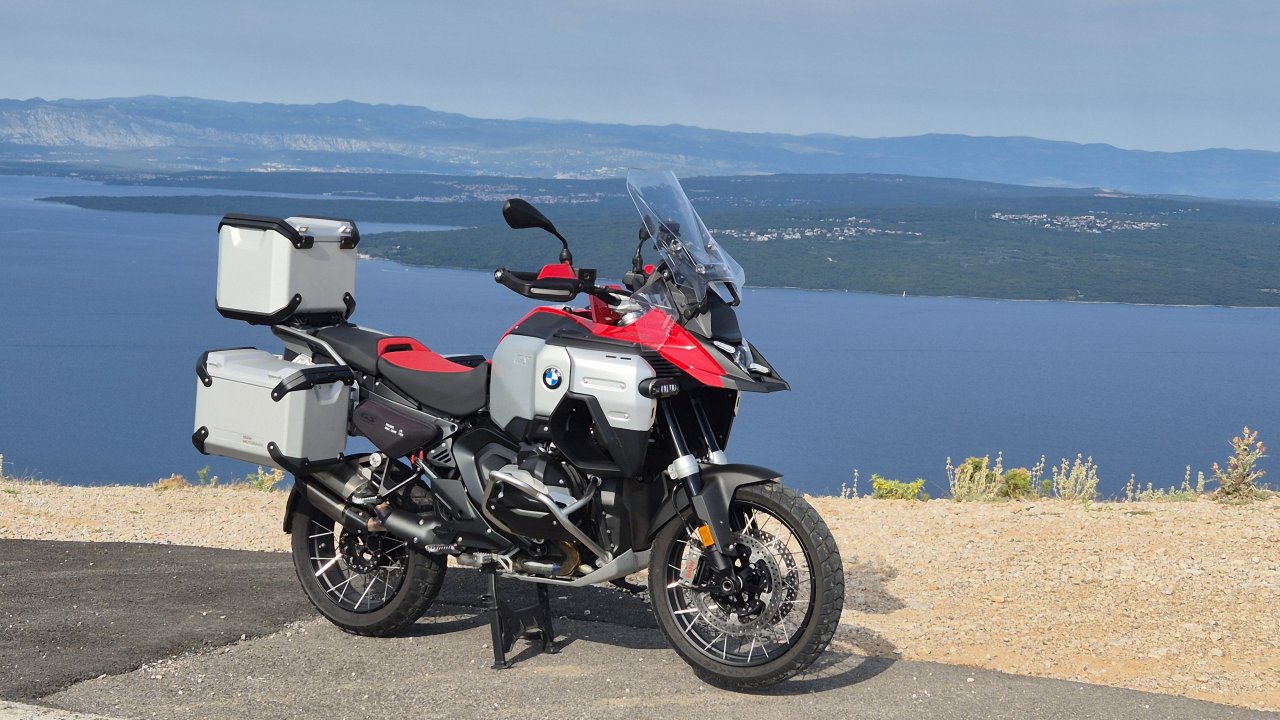 Na vrhu Hondin skuter, močno priljubljen tudi BMW-jev pustolovec