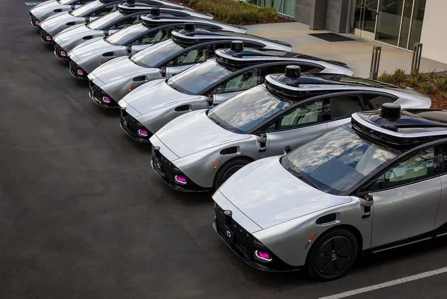 Prihaja Robocar: bo Tensor prepričal z avtonomno vožnjo 4? Prihaja Robocar: bo Tensor prepričal z avtonomno vožnjo 4?