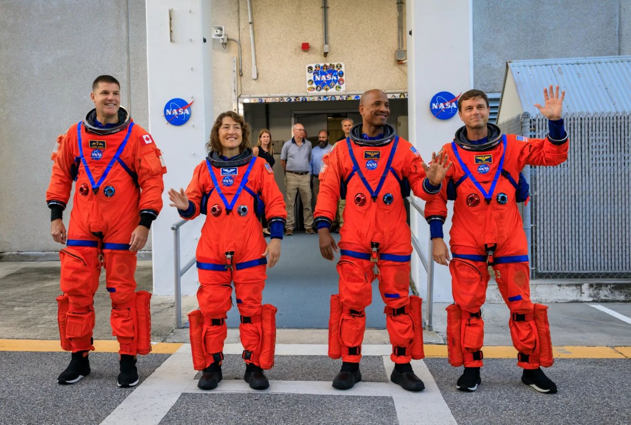 Artemis II uspešno poletel proti Luni