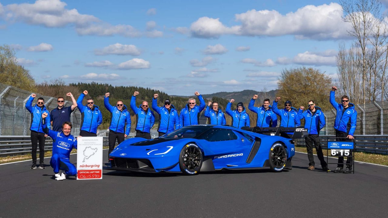 Fordovci za 34 sekund izboljšali rekord na slovitem dirkališču