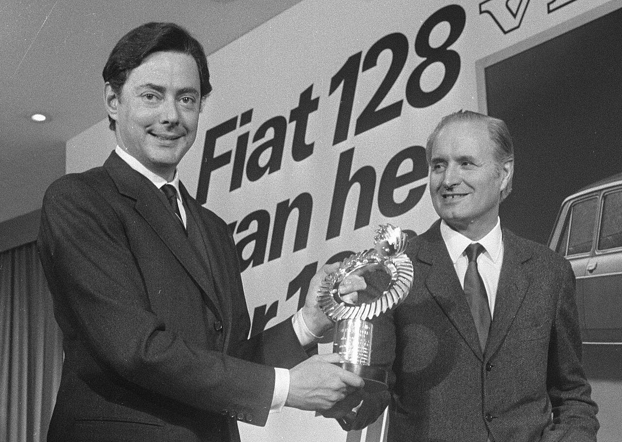 Umberto Agnelli in Dante Giacosa sta 5. februarja 1970 v hotelu Hilton Amsterdam v Amsterdam prejela nagrado Evropski avto leta 1970.