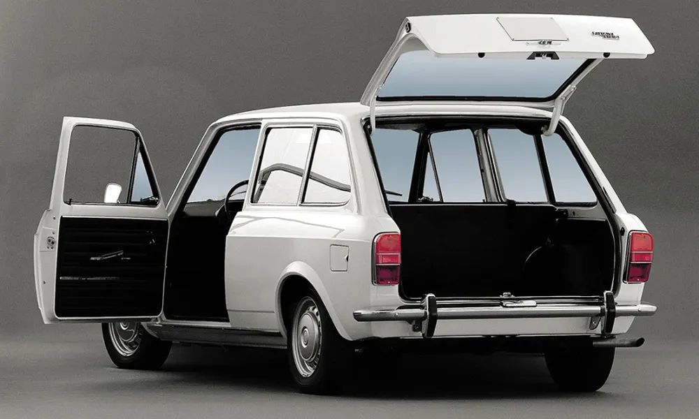 128 Familiare je bil 3-vratni karavan, ki ga na naših koncih nismo videli.